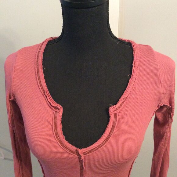Urban Outfitters Ribbed Long Sleeve Cropped Top Medium M Dark pink - Picture 4 of 4